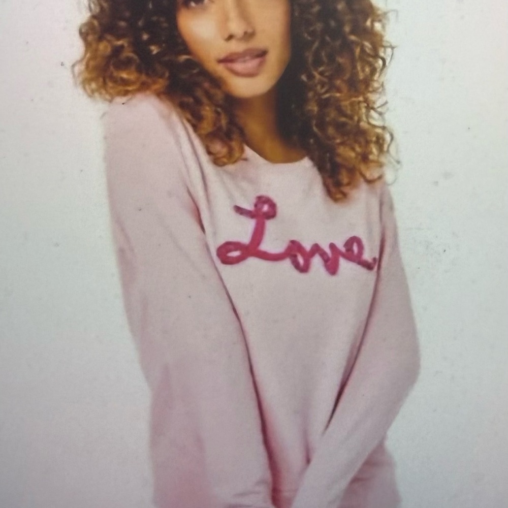 Lilly Pulitzer, NWT, pink 'Love' Long-Sleeve Women's sweatshirt, size medium - Picture 3 of 5